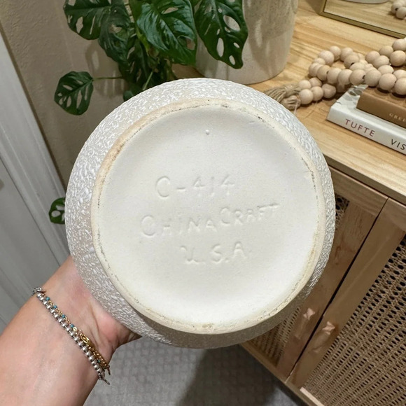Mid-Century Modern Chinacraft Vase - Picture 5 of 5